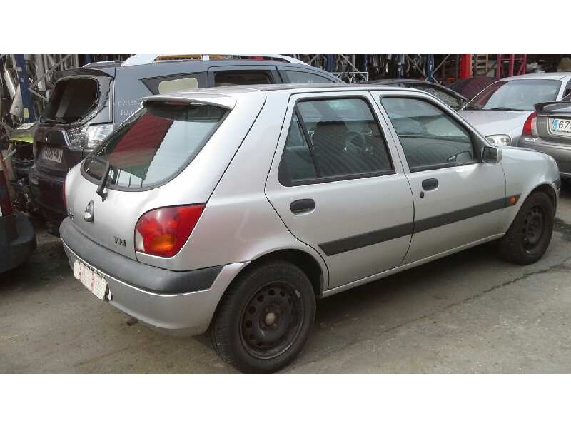 ford fiesta berlina (dx) del año 2001