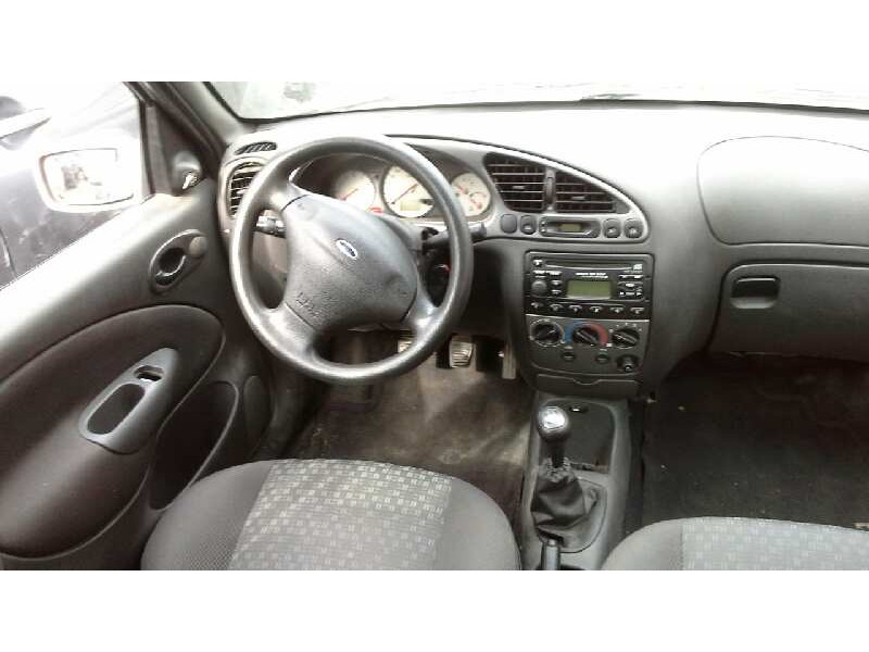 ford fiesta berlina (dx) del año 2001