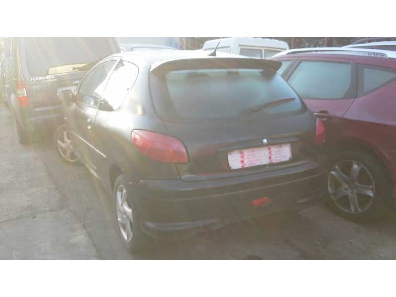 peugeot 206 berlina del año 2001