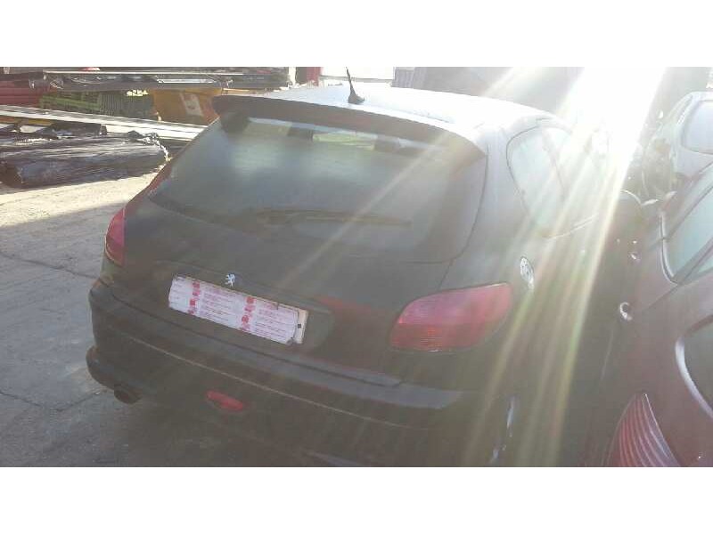 peugeot 206 berlina del año 2001