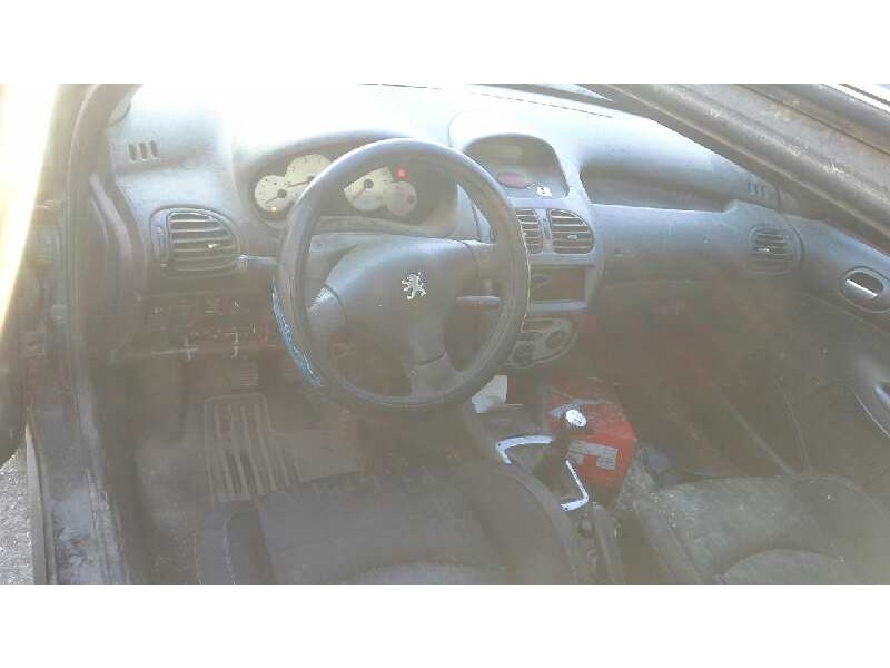 peugeot 206 berlina del año 2001