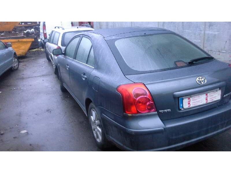 toyota avensis berlina (t25) del año 2003