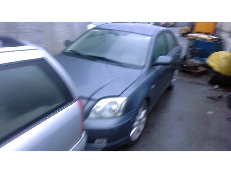 toyota avensis berlina (t25) del año 2003