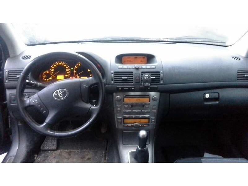 toyota avensis berlina (t25) del año 2003