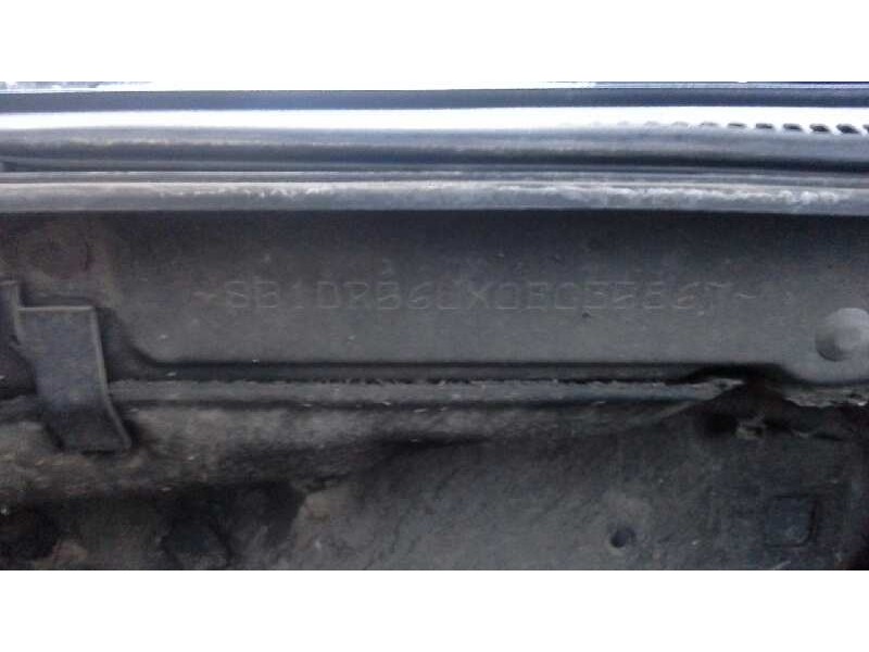 toyota avensis berlina (t25) del año 2003