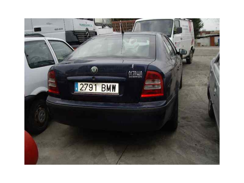 skoda octavia berlina (1u2) del año 2001