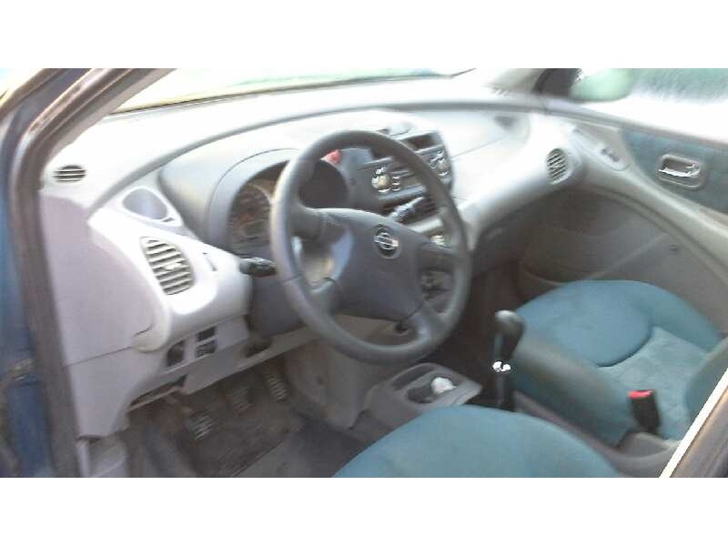nissan almera tino (v10m) del año 2001