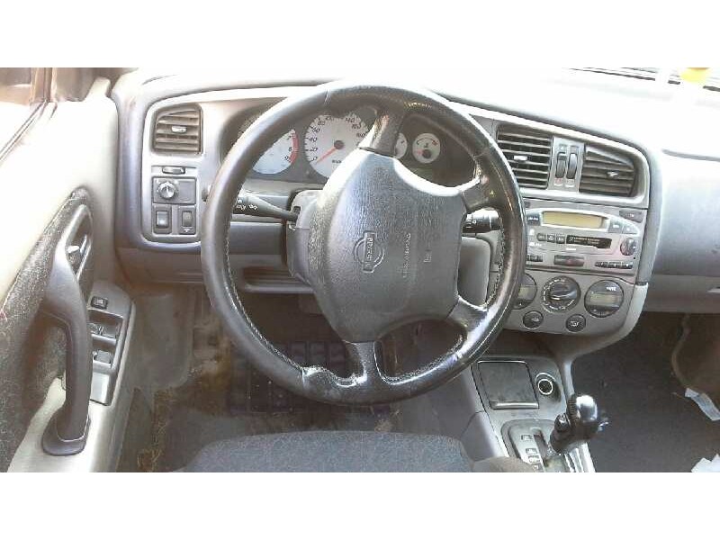 nissan primera berlina (p11) del año 2001