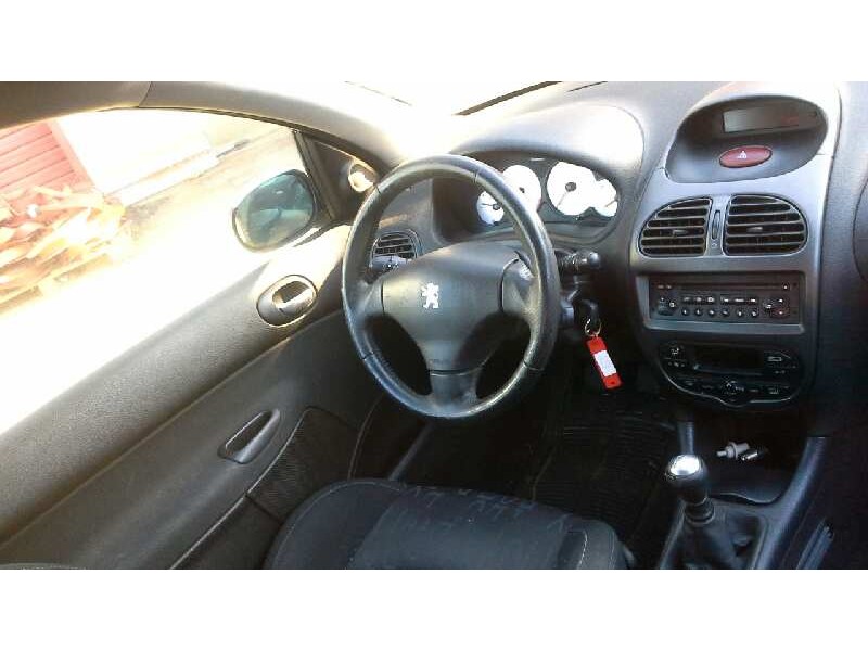 peugeot 206 berlina del año 2003