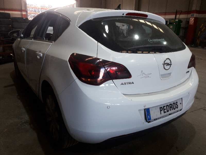 opel astra j lim. del año 2012