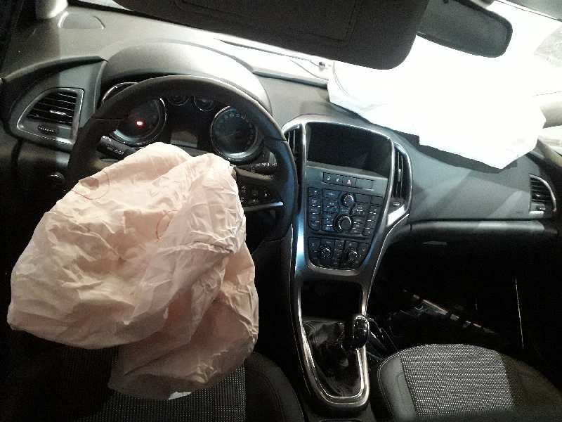 opel astra j lim. del año 2012