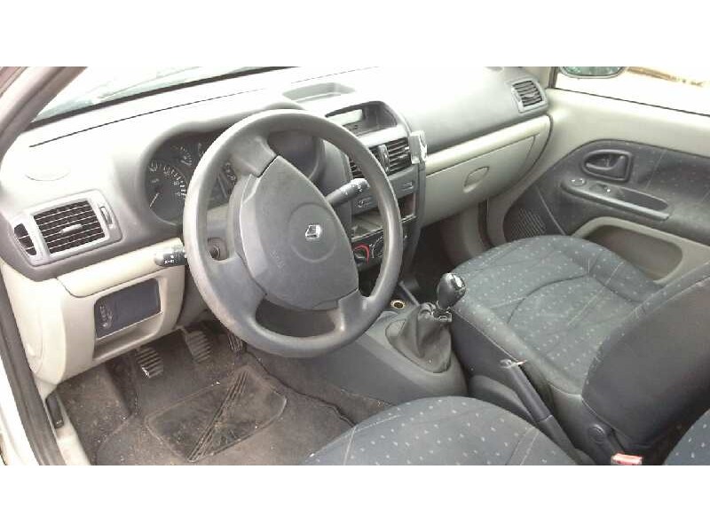 renault clio ii fase ii (b/cb0) del año 2001