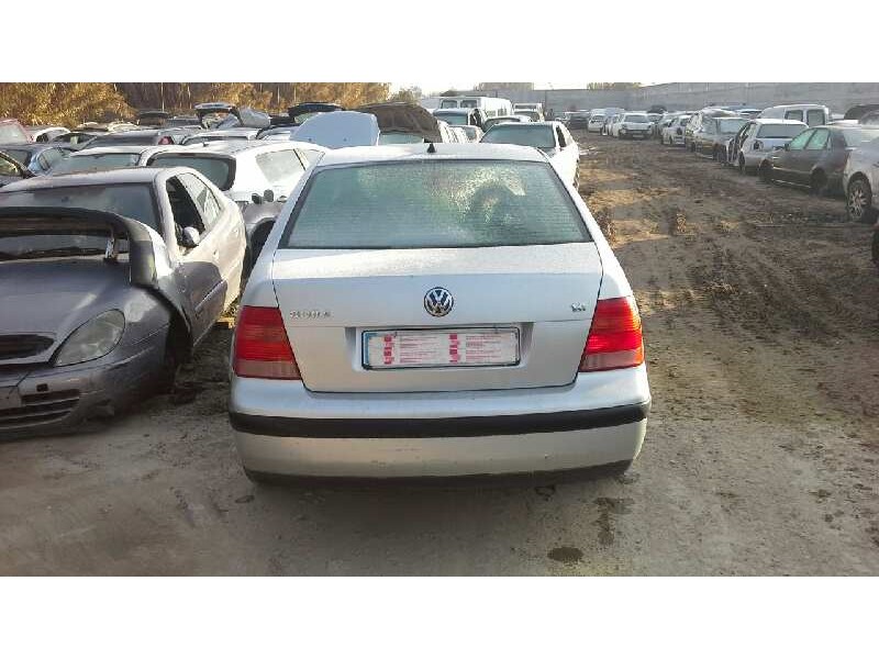 volkswagen bora berlina (1j2) del año 2001