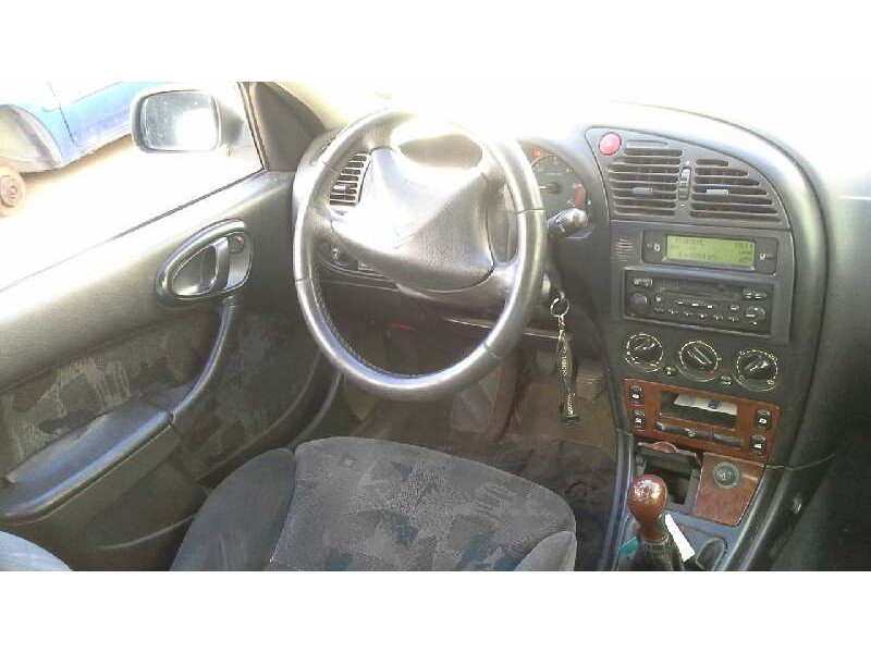 citroën xsara berlina del año 2002