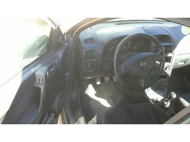 opel astra g berlina del año 2001