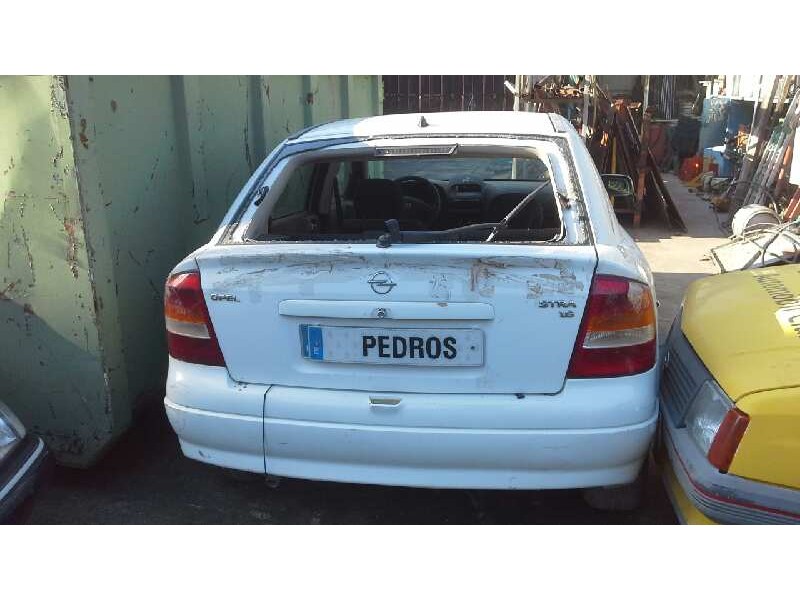 opel astra g berlina del año 2001