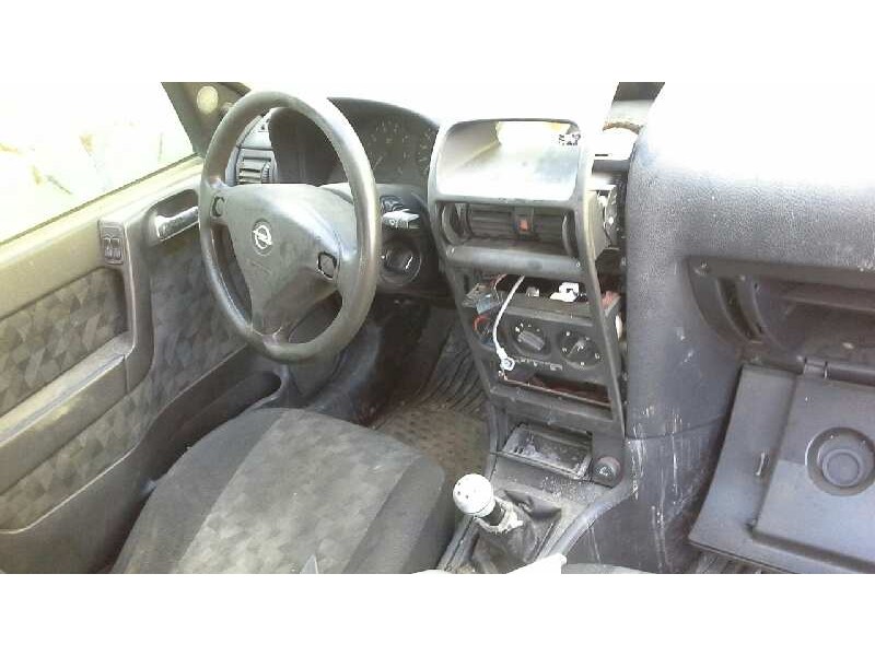 opel astra g berlina del año 2001