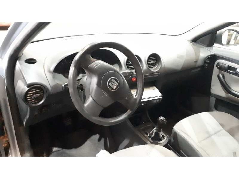 seat ibiza (6l1) del año 2003
