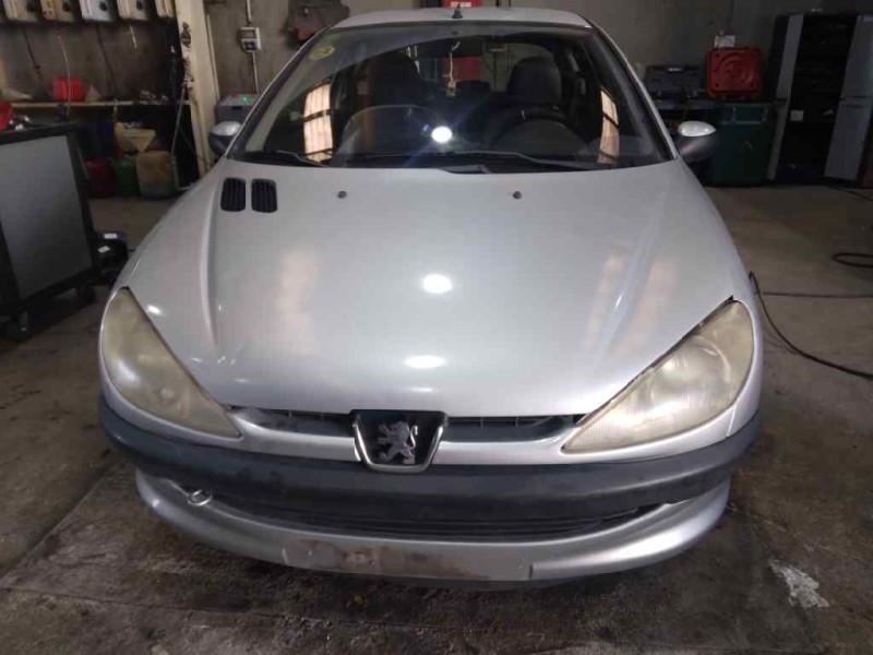 peugeot 206 berlina del año 2002