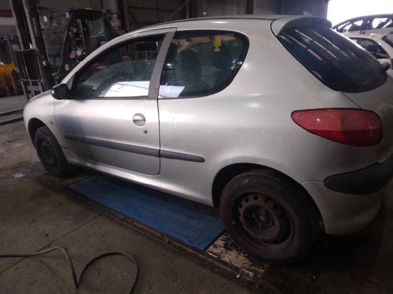 peugeot 206 berlina del año 2002