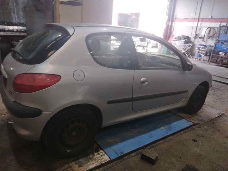 peugeot 206 berlina del año 2002