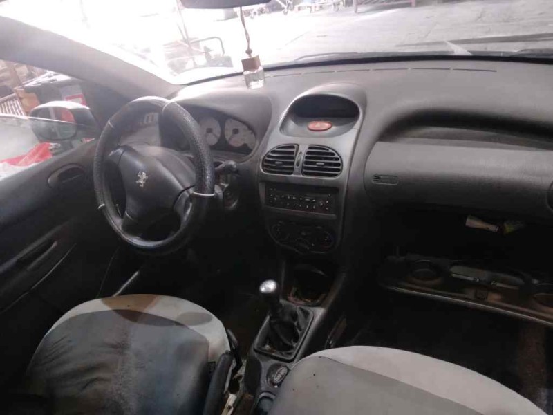 peugeot 206 berlina del año 2002