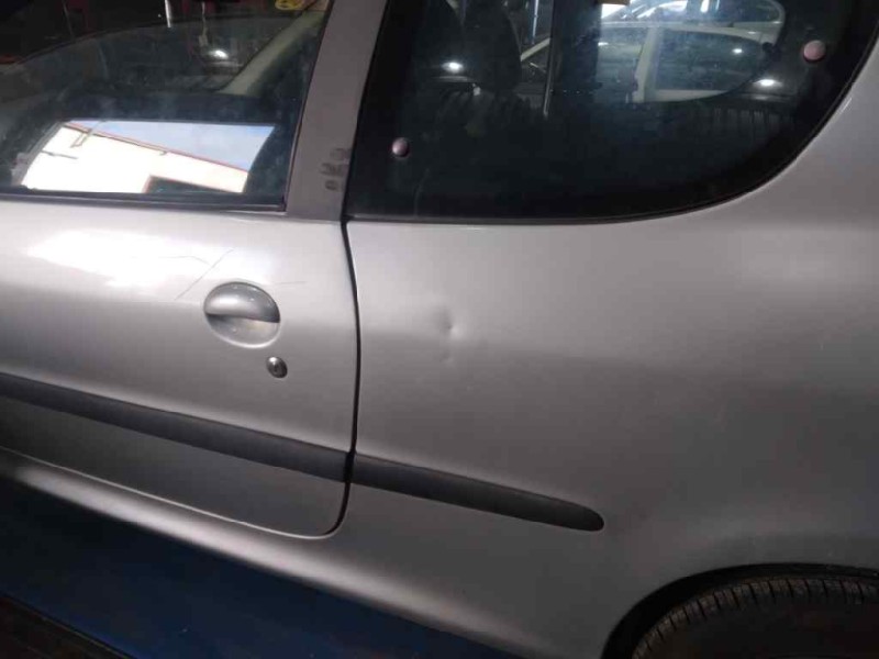 peugeot 206 berlina del año 2002