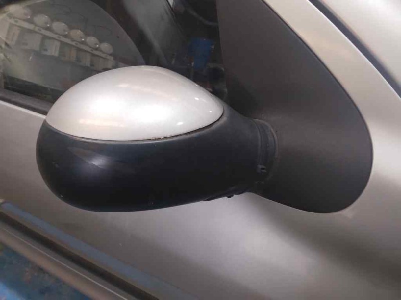 peugeot 206 berlina del año 2002