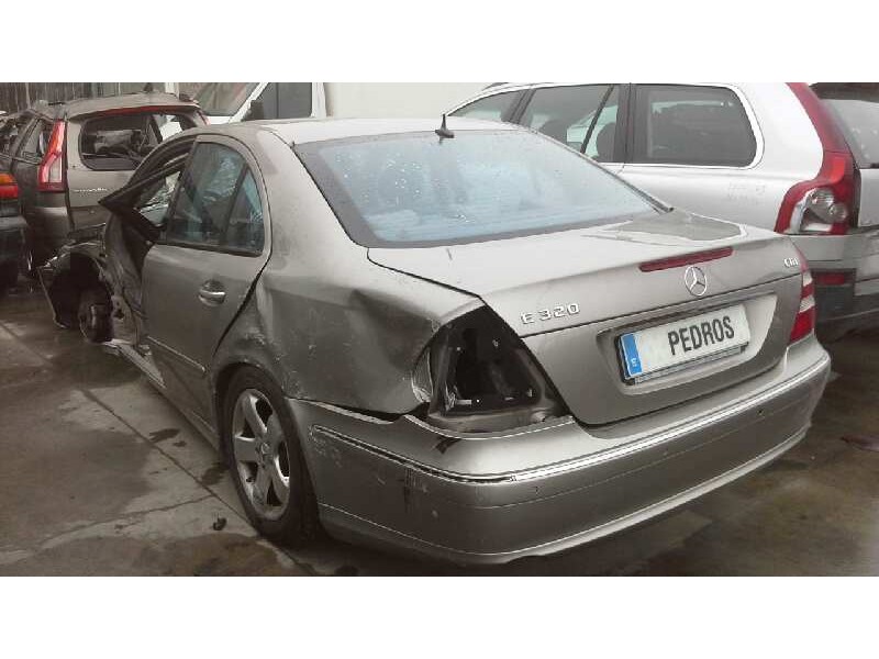 mercedes-benz clase e (w211) berlina del año 2004