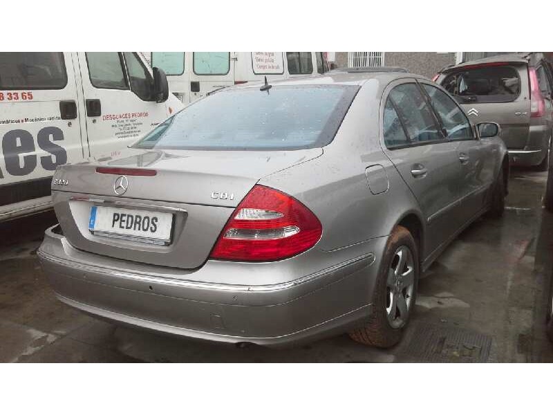 mercedes-benz clase e (w211) berlina del año 2004