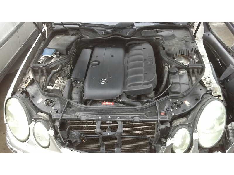mercedes-benz clase e (w211) berlina del año 2004
