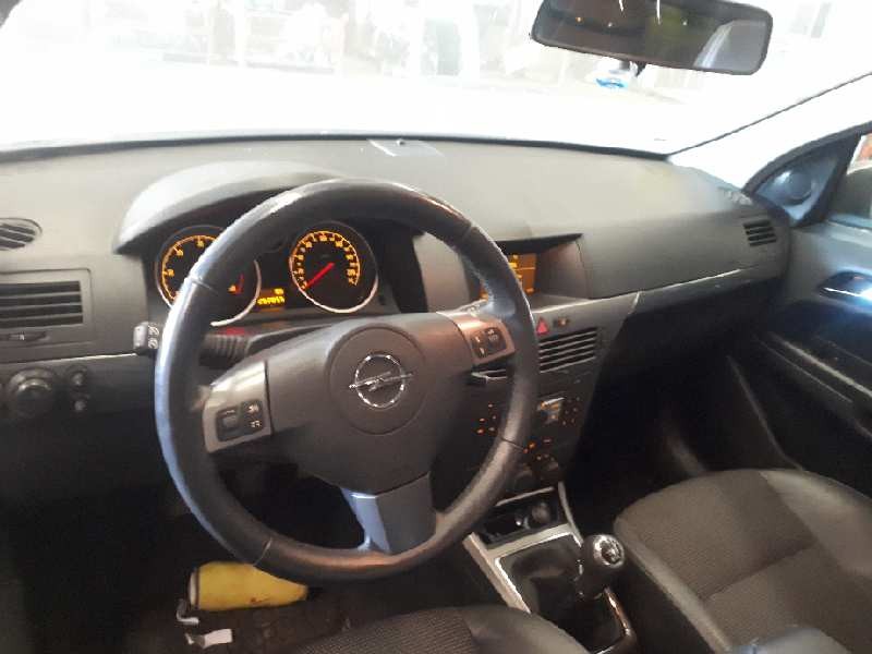 opel astra h berlina del año 2006