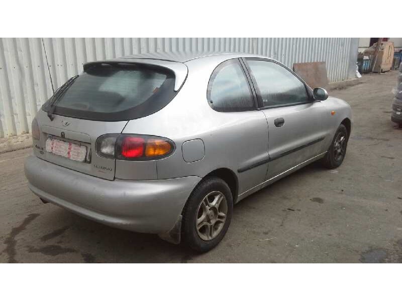 daewoo lanos del año 2000