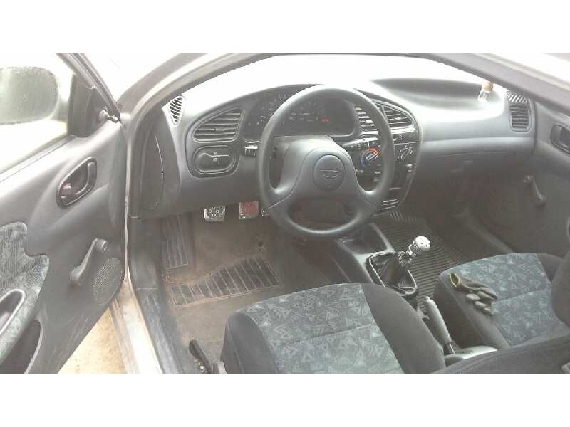 daewoo lanos del año 2000