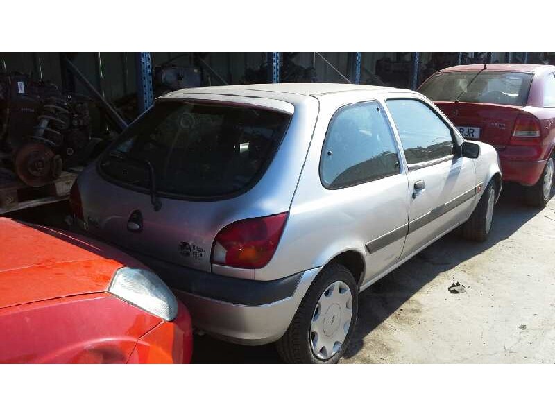 ford fiesta berlina (dx) del año 2001
