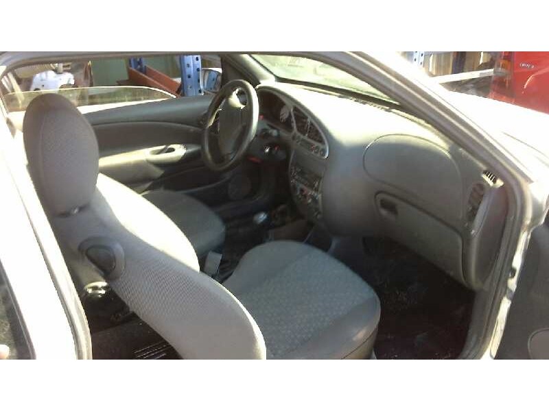 ford fiesta berlina (dx) del año 2001