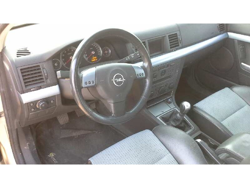 opel vectra c berlina del año 2003