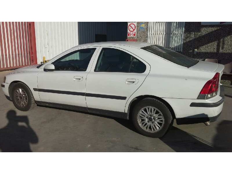 volvo s60 berlina del año 2004