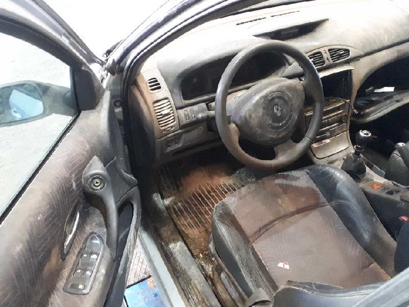 renault laguna ii (bg0) del año 2001