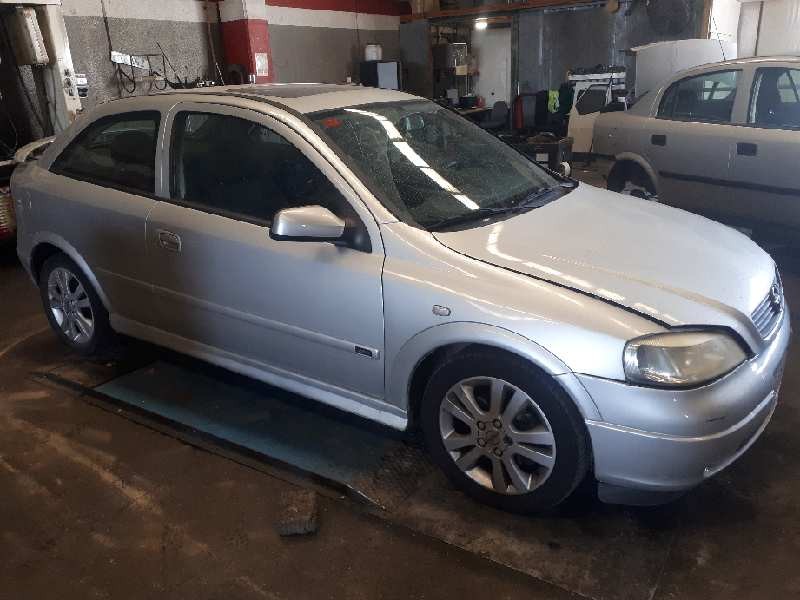 opel astra g berlina del año 2000
