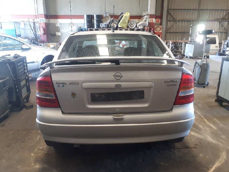 opel astra g berlina del año 2000