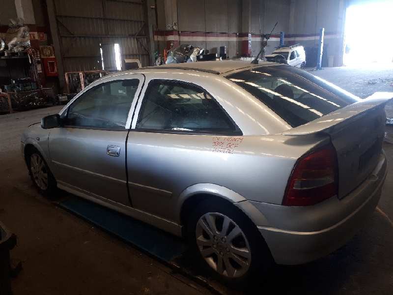 opel astra g berlina del año 2000