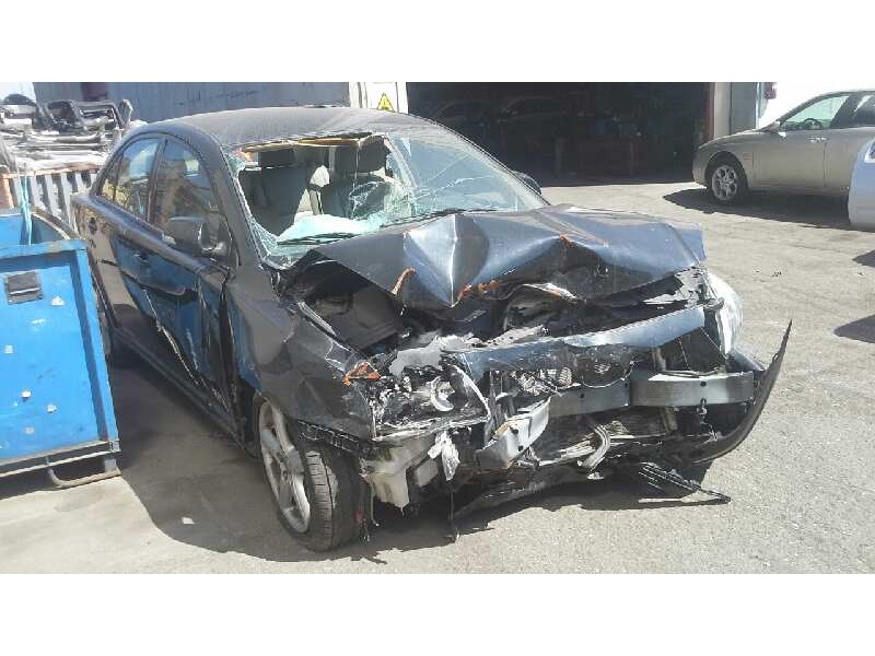 toyota avensis berlina (t25) del año 2008