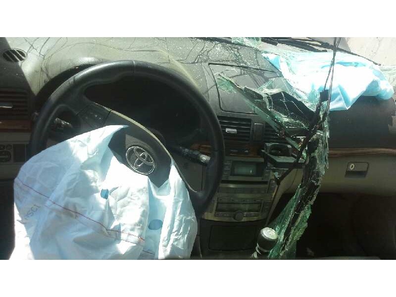 toyota avensis berlina (t25) del año 2008