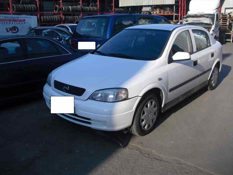 opel astra g berlina del año 2000