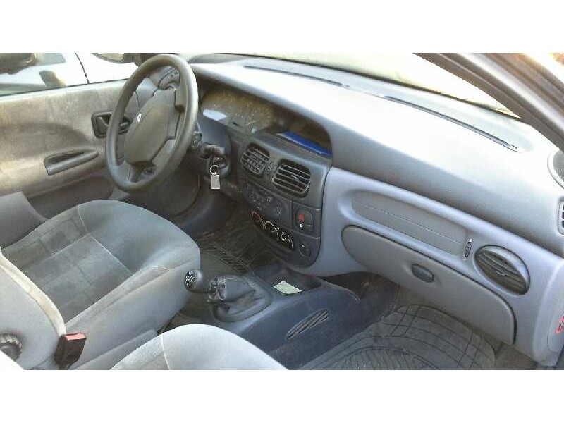renault megane i fase 2 berlina (ba0) del año 2001