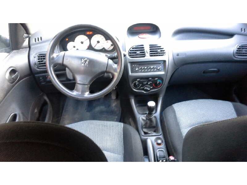 peugeot 206 berlina del año 2004