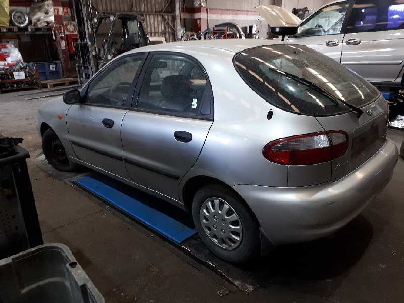 daewoo lanos del año 2000