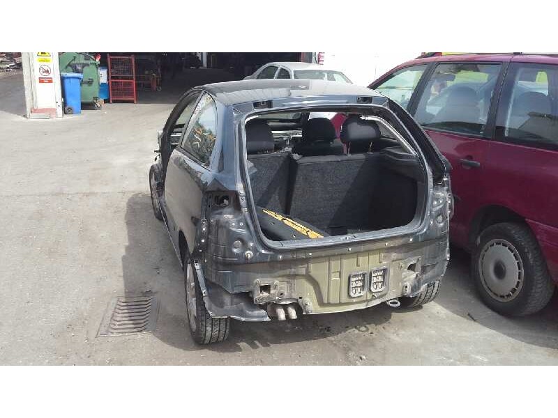 seat ibiza (6l1) del año 2002