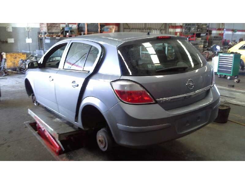 opel astra h berlina del año 2005